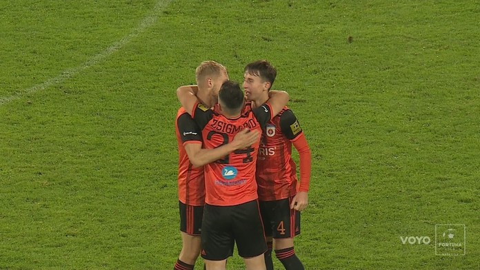 Hráči Ružomberka sa radujú z výhry nad Slovanom.