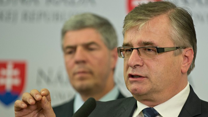 Na snímke vpravo poslanec NR SR za Most-Híd Ivan Švejna a vľavo predseda strany Most-Híd Béla Bugár 