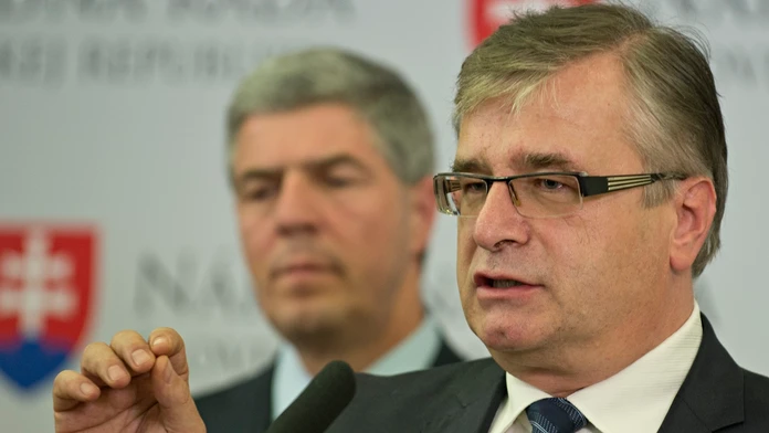 Na snímke vpravo poslanec NR SR za Most-Híd Ivan Švejna a vľavo predseda strany Most-Híd Béla Bugár 