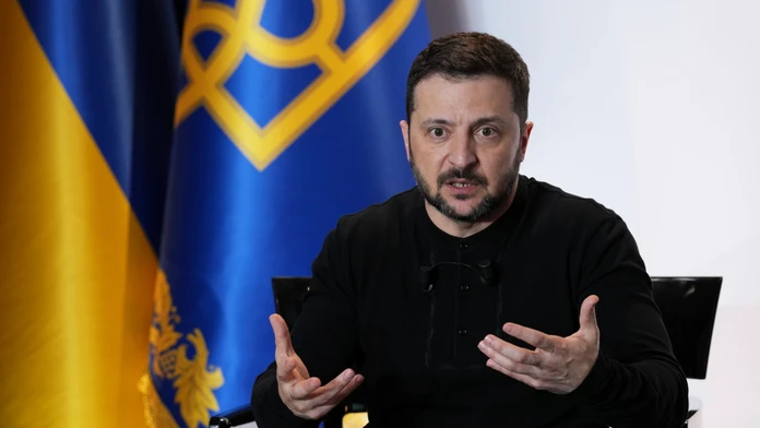 Zelenskyj obhajuje vpád do Kurskej oblasti.  Aj napriek ústupu ho považuje za úspech