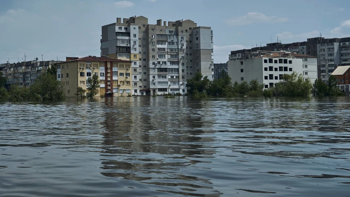 Ukrajina: Rusi ostreľovali na Dnepri evakuačný čln, zomreli traja civilisti