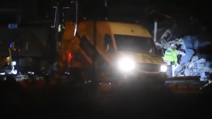 Po výbuchu sa zrútila budova.