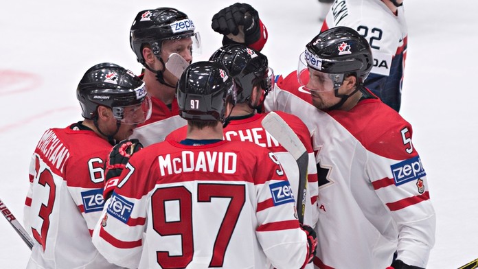 Kanadskí hokejisti na archívnej snímke.