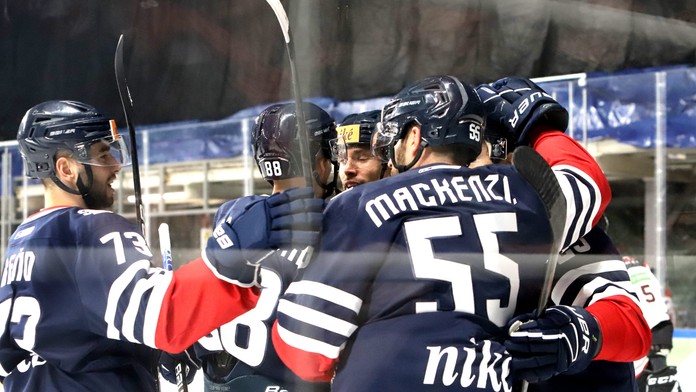 Čerstvým lídrom Zvolen, stopercentný Slovan. Suja vyrovnal slušný míľnik, prvé body do Nitry