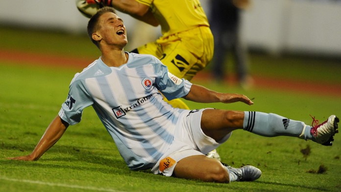 Začal ako Hamšík, spoluhráči sú už vicemajstri sveta. Dobrodruh ušiel z letiska, ktoré o deň zasiahla raketa (rozhovor)