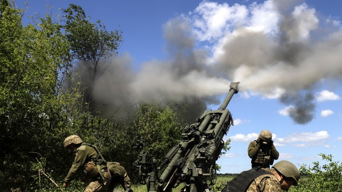 Sú voľnejší. Ukrajinská armáda zrušila zákaz cestovania pre mužov v brannom veku