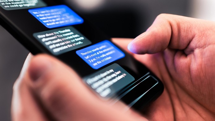 Na snímke textová správa na mobilnom telefóne.