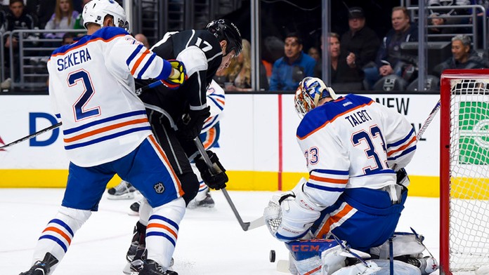 Hráč Edmonton Oilers Andrej Sekera na archívnej snímke.