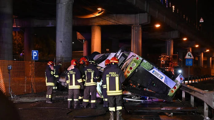 Talianske úrady zatiaľ neidentifikovali všetky obete nehody autobusu v Benátkach