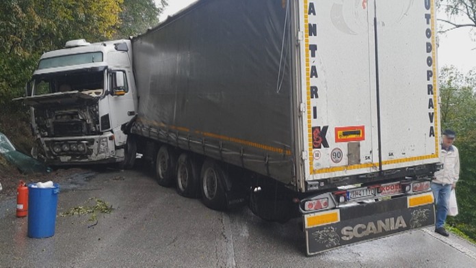 Skrížený kamión.