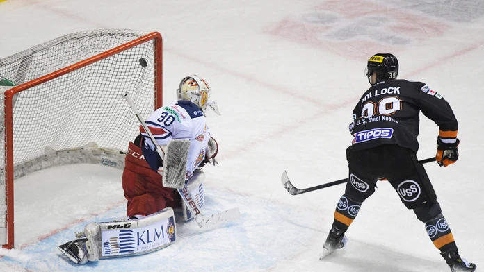 Extraliga: Takmer päťtisíc divákov v Steel Aréne videlo Košice vykročiť finálovým smerom. Zvolen im však dal zabrať