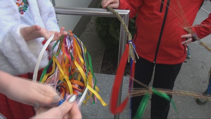 Korbáče z obchodov vytláčajú tradície, múzeum ich približuje deťom aj dievčatám