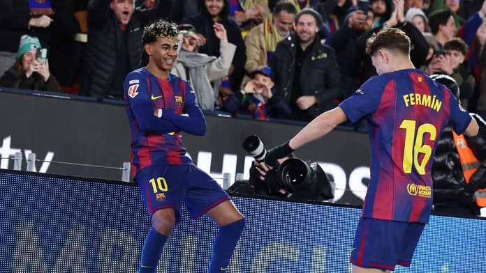 Barcelona sa po presvedčivom triumfe vrátila na čelo La Ligy. Hancko vyhral mikrosúboj s Valjentom