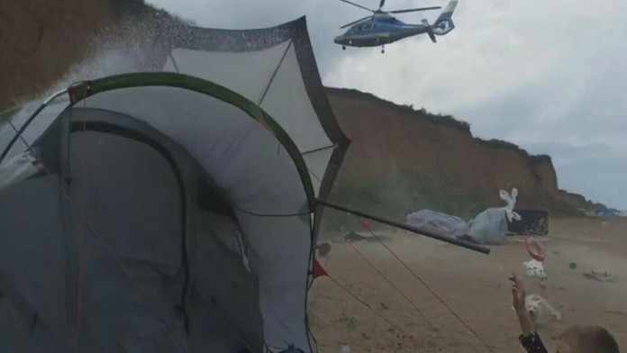 Vrtuľník spôsobil na pláži v meste Odesa chaos