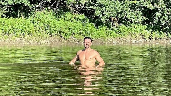 Orlando Bloom sa schladil v rieke