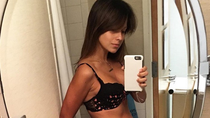 Baldwinova žena sa ukázala v bielizni týždeň po pôrode tretieho dieťaťa