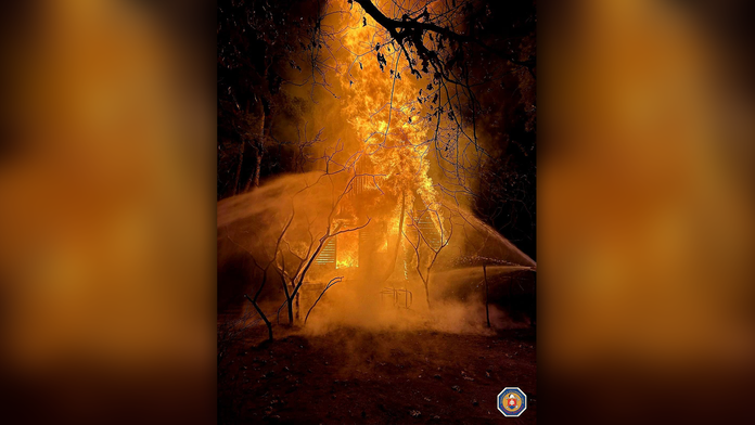 FOTO: Požiar chaty na západnom Slovensku. Spôsobil škodu 80-tisíc eur