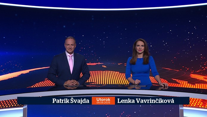 Na snímke moderátori Televíznych novín Lenka Vavrinčíková a Patrik Švajda.