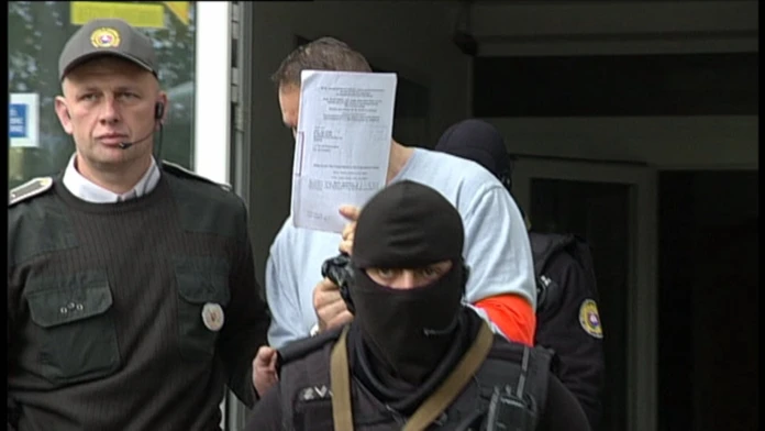 Ladislav Bališ (v strede) sa priznal k vražde.