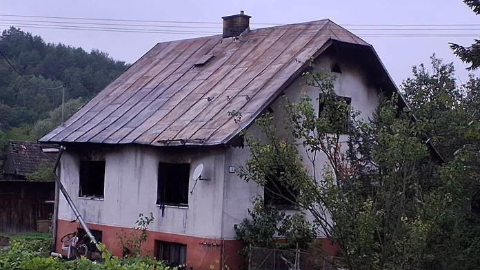 FOTO: Tragický nočný požiar na severe Slovenska. Plamene usmrtili muža