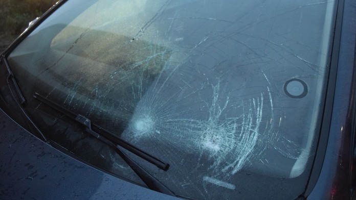 Smrteľná nehoda na priechode pre chodcov. Mladý muž podľahol zraneniam