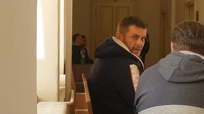 Muž sa postavil pred súd.