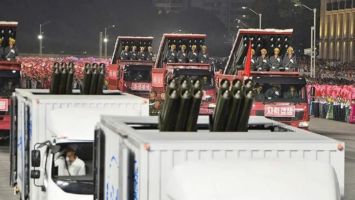 Severná Kórea dodala Rusku nové zbrane: Raketomety sú maskované ako civilné autá