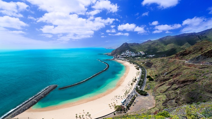 Tenerife je ideálnym miestom pre milovníkov slnka po celý rok, teda aj v zime.