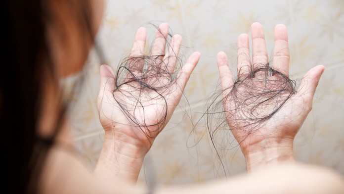 Pozor na ne. Nadmerné užívanie týchto vitamínov môže viesť k vypadávaniu či rednutiu vlasov