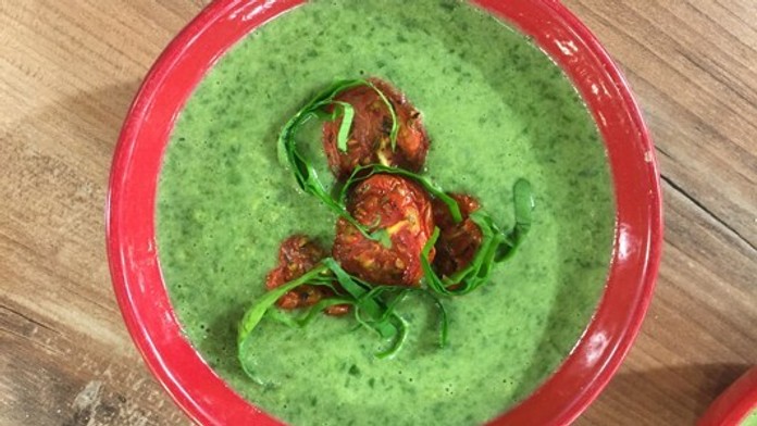 Polievka z medvedieho cesnaku.