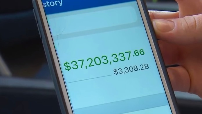 Zľava Sami Vatanen a Nikita Gusev z New Jersey oslavujú gól proti Coloradu.