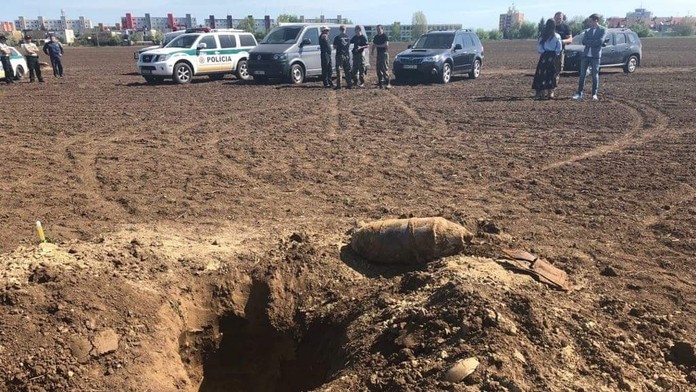 Bomby objavili na poli pri Štúrove