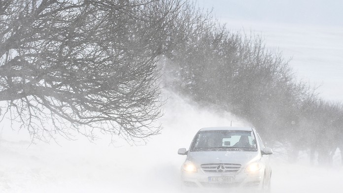 Na cestách buďte veľmi opatrní. Viaceré úseky trápi poľadovica a kašovitý sneh