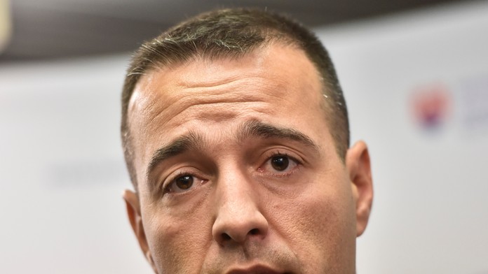 Na snímke prezident Talianskej futbalovej federácie Carlo Tavecchio počas tlačovej konferencie po tom, ako rezignoval.