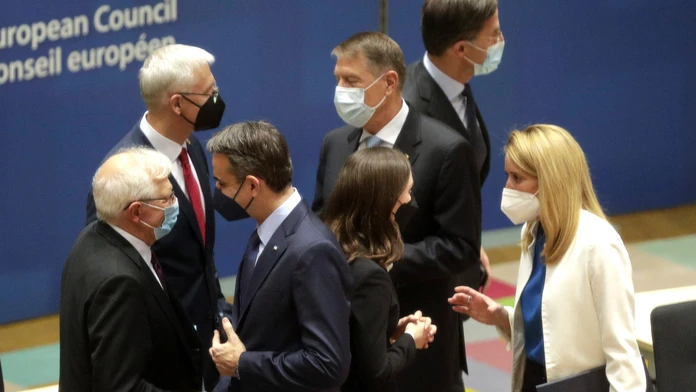 Lídri EÚ na samite.
