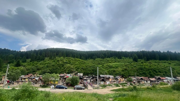 Na východe je nestabilný svah. Presťahovať sa musí všetkých 550 ľudí, varujú geológovia (FOTO)