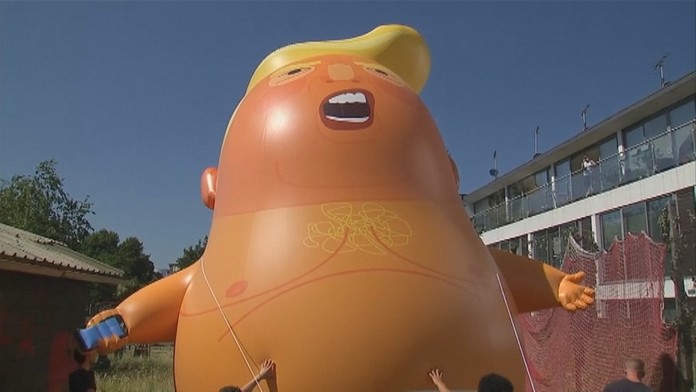 Nafukovacia figurína znázorňujúcej prezidenta USA Donalda Trumpa ako batoľa.