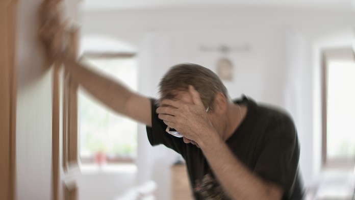 Náhle rečové problémy či bolesť hlavy. Môže ísť o príznaky cievnej mozgovej príhody