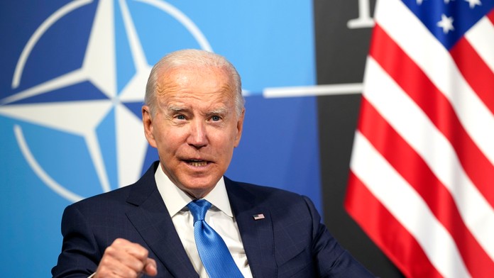 Biden oznámil, že USA do Európy pošlú ďalších vojakov a techniku na posilnenie obrany NATO
