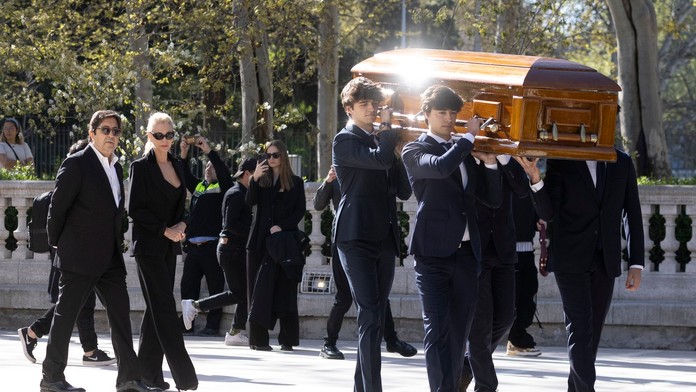 Údajný nebožtík pripravil príbuzným poriadny šok. Objavil sa na vlastnom pohrebe, polícii mal čo vysvetľovať