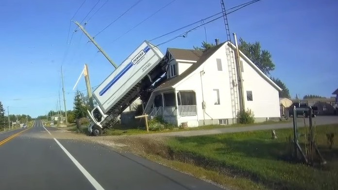 Noel Czuczor s maminou a sestrou Scarlett.