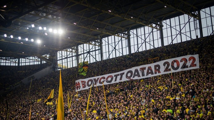 Fanúšik chcel prísť na MS zo Španielska až do Kataru pešo. V Iráne však skončil vo väzbe