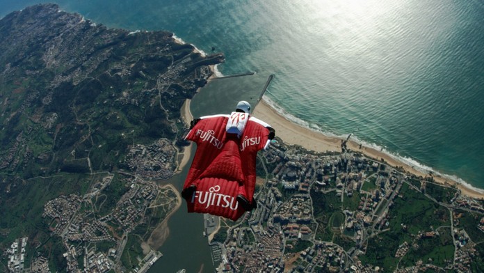 Parašutista vyskočil z lietadla a na zem dopadlo iba telo bez hlavy. Vyšetrovanie odhalilo desivú pravdu