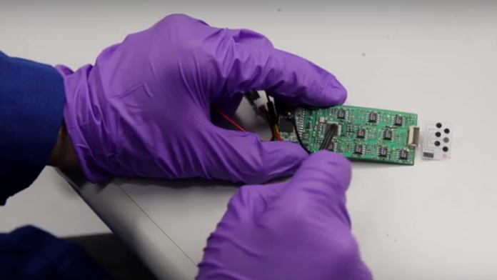 Náramok, ktorý na monitorovanie zdravotného stavu využíva pot