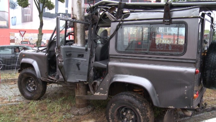 Pristál rovno v stĺpe.