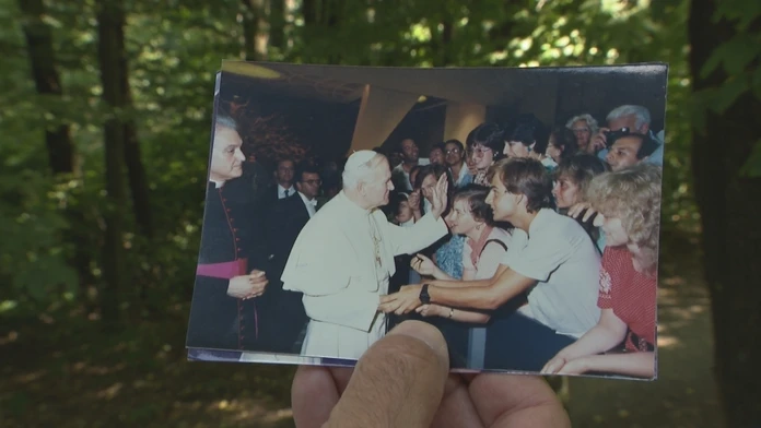 Fotka, na ktorej je pápež Ján Pavol II.