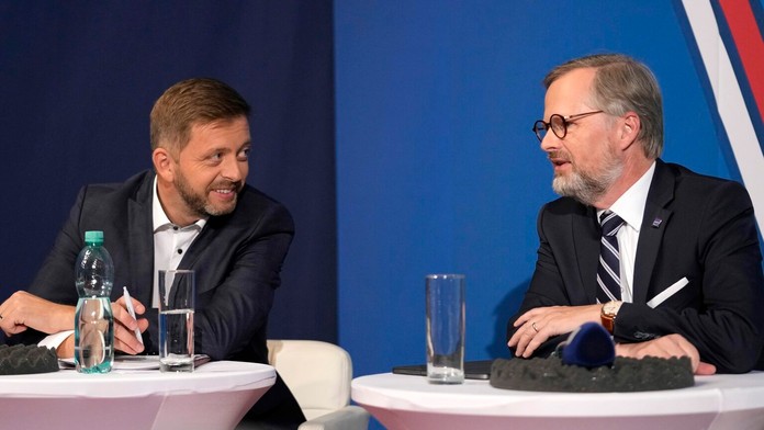 Vít Rakušan a Petr Fiala v poslednej predvolebnej debate.