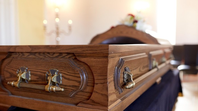 Príspevok na pohreb má radikálne stúpnuť. Dôvodom sú rastúce náklady