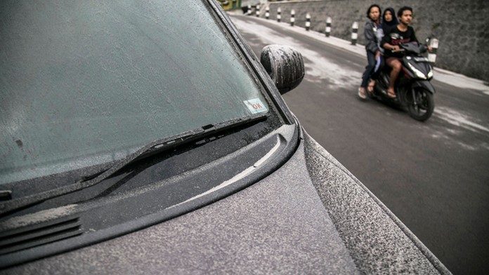 Sopka Merapi opäť chrlila popol, ktorý padal na niekoľko dedín.