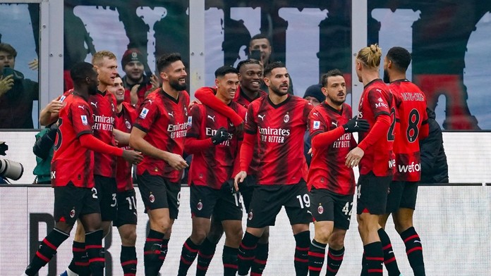 Mourinhov Rím zakopol, v Miláne oslavuje Inter aj AC. Suslov s Veronou nestačil na Florenciu